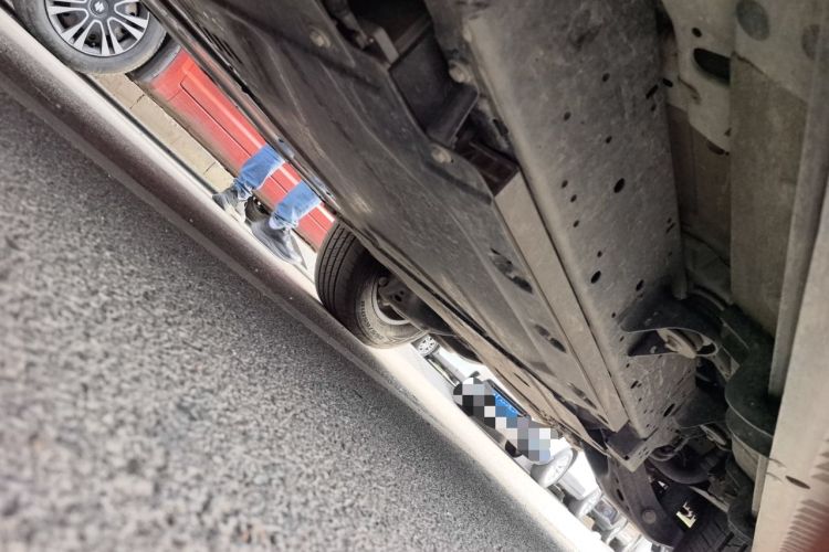 Used Formula Leopard 5 2023 Navigator Edition Chassis Front Left
