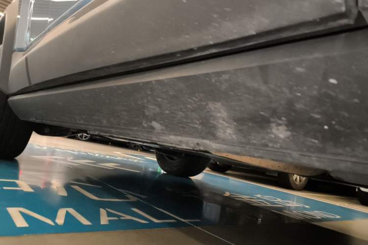 Used Formula Leopard 5 2023 Navigator Edition Chassis Front Right
