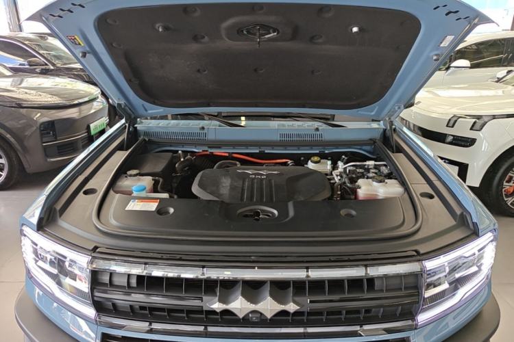 Used Formula Leopard 5 2023 Navigator Edition Engine Bay