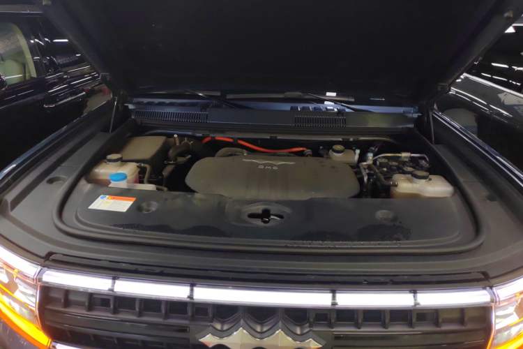 Used Formula Leopard 5 2023 Cloud Ride Flagship Edition Engine Bay