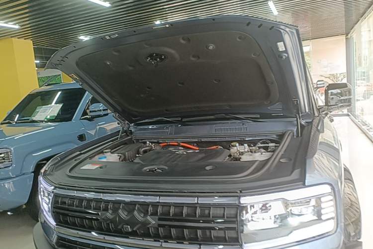 Used Formula Leopard 5 2023 Cloud Ride Flagship Edition Engine Bay