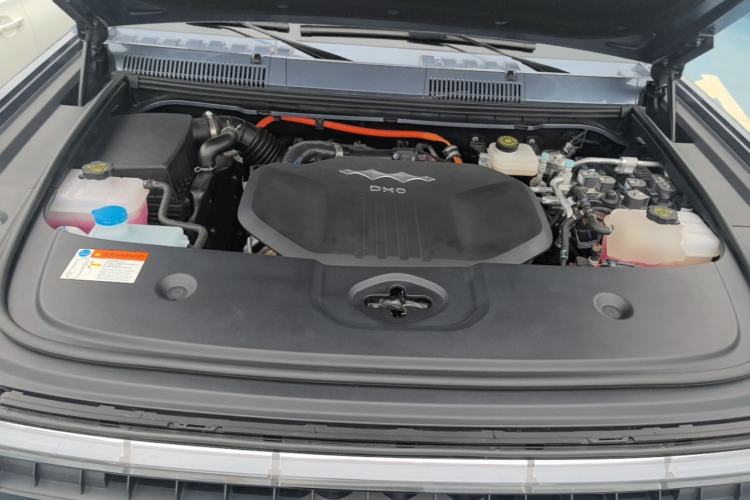 Used Formula Leopard 5 2023 Cloud Ride Flagship Edition Engine Bay