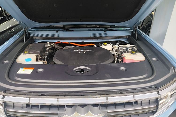 Used Formula Leopard 5 2023 Navigator Edition Engine Bay