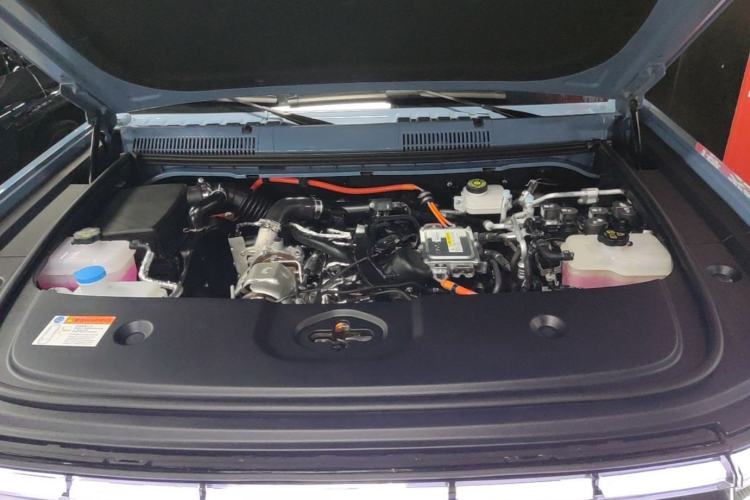 Used Formula Leopard 5 2023 Explore Edition Engine Bay