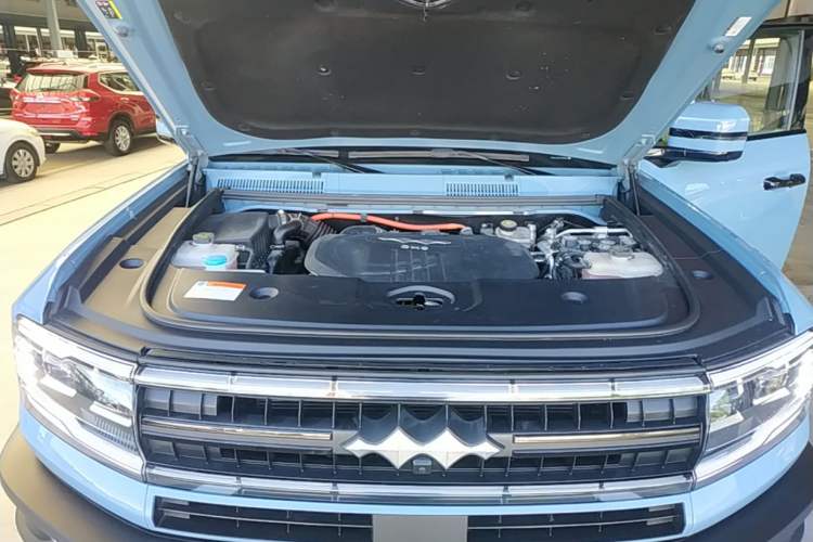 Used Formula Leopard 5 2023 Navigator Edition Engine Bay