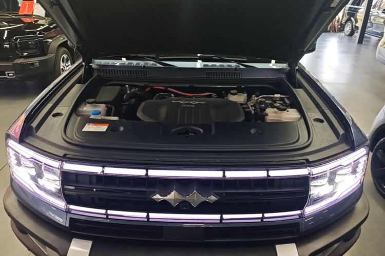 Used Formula Leopard 5 2023 Cloud Ride Flagship Edition Engine Bay