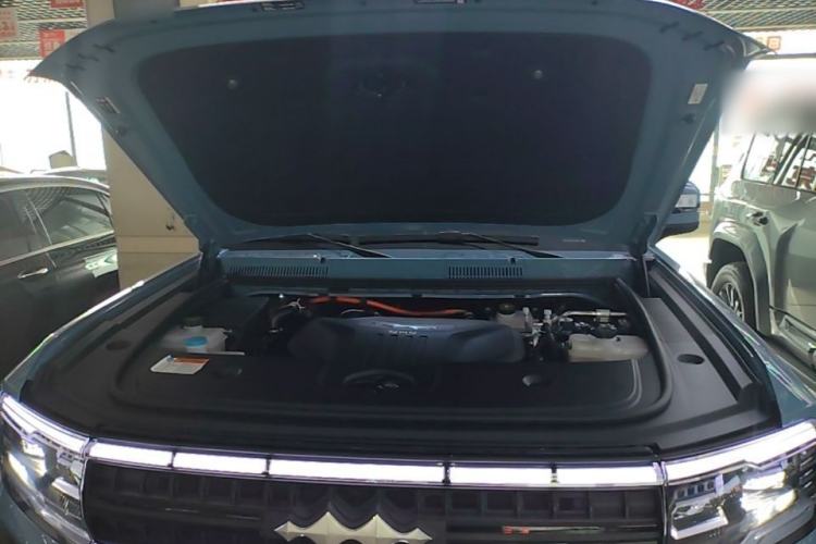 Used Formula Leopard 5 2023 Cloud Ride Flagship Edition Engine Bay