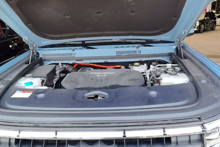 Used Formula Leopard 5 2023 Navigator Edition Engine Bay