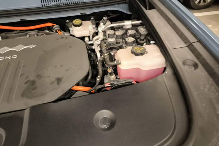 Used Formula Leopard 5 2023 Navigator Edition Engine Bay Left
