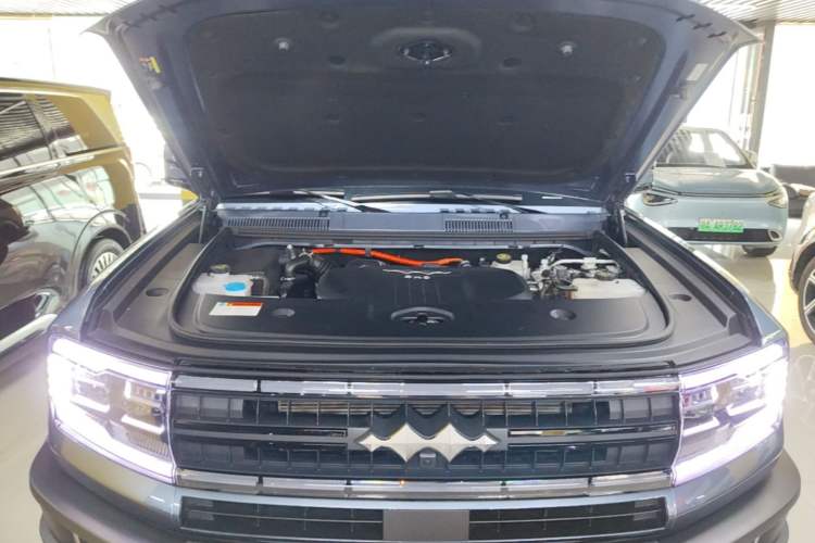 Used Formula Leopard 5 2023 Cloud Ride Flagship Edition Engine Bay