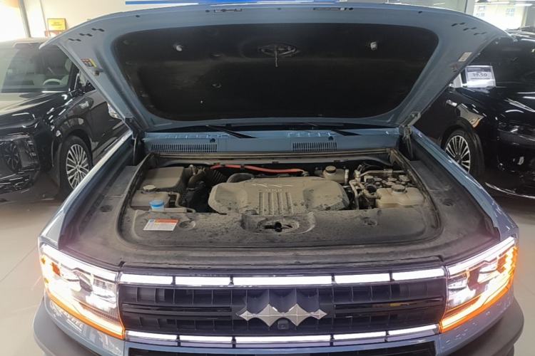 Used Formula Leopard 5 2023 Navigator Edition Engine Bay