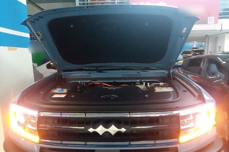 Used Formula Leopard 5 2023 Navigator Edition Engine Bay