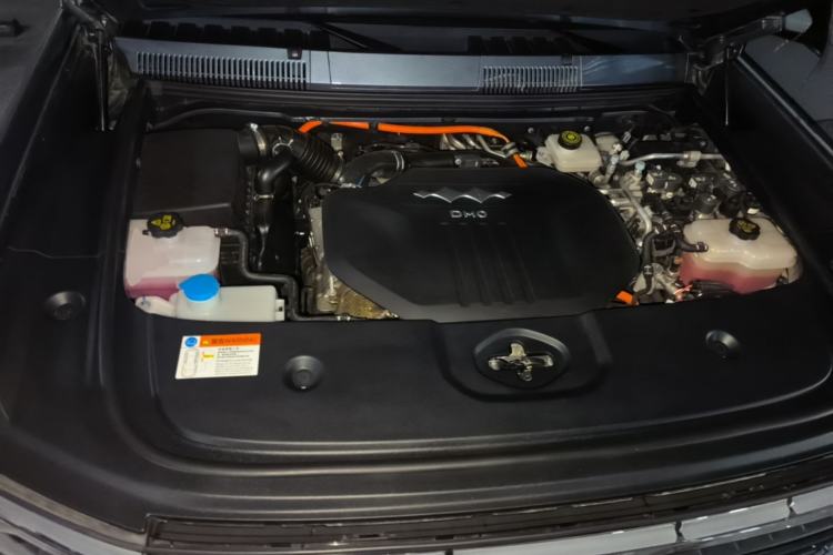 Used Formula Leopard 5 2023 Cloud Ride Flagship Edition Engine Bay