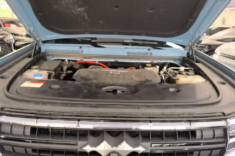Used Formula Leopard 5 2023 Navigator Edition Engine Bay