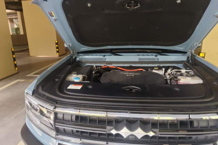 Used Formula Leopard 5 2023 Navigator Edition Engine Bay Right