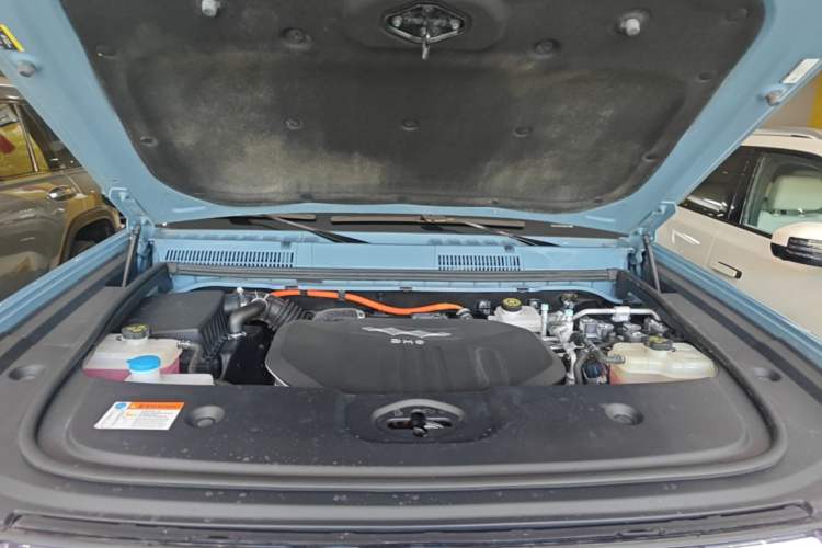 Used Formula Leopard 5 2023 Navigator Edition Engine Bay