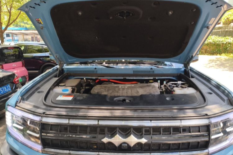 Used Formula Leopard 5 2023 Navigator Edition Engine Bay