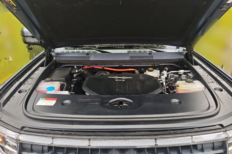 Used Formula Leopard 5 2023 Cloud Ride Flagship Edition Engine Bay