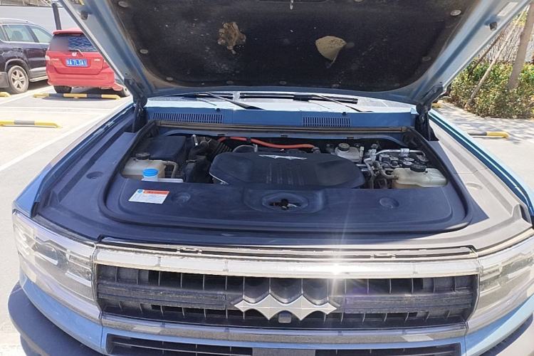 Used Formula Leopard 5 2023 Navigator Edition Engine Bay