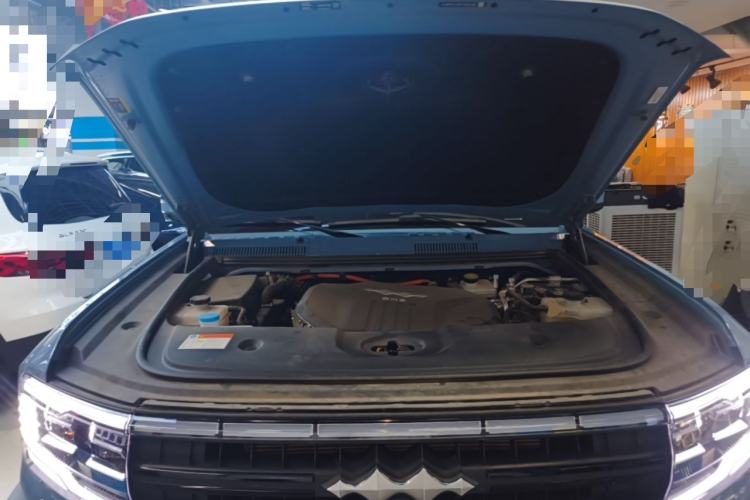 Used Formula Leopard 5 2023 Navigator Edition Engine Bay