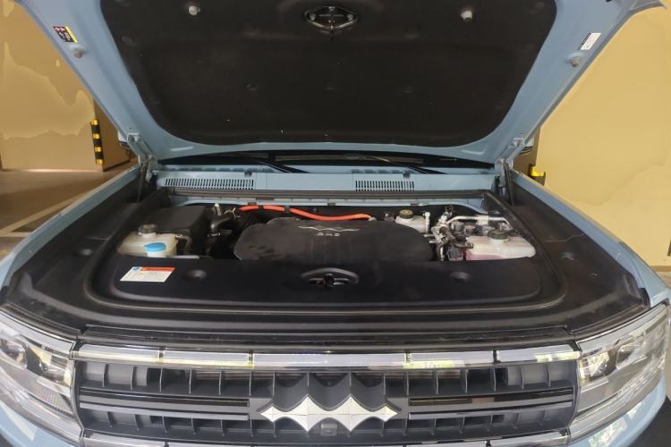 Used Formula Leopard 5 2023 Navigator Edition Engine Bay