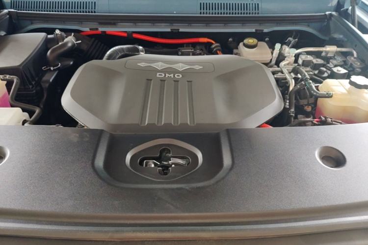 Used Formula Leopard 5 2023 Navigator Edition Engine Bay