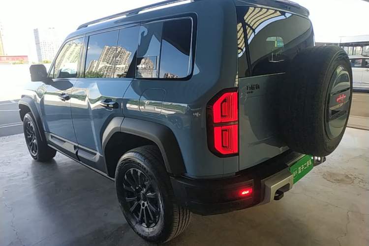 Used Formula Leopard 5 2023 Navigator Edition Exterior 2