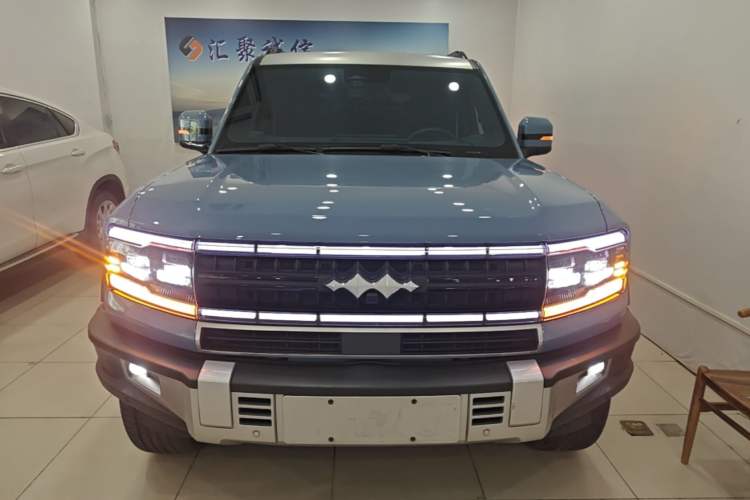 Used Formula Leopard 5 2023 Navigator Edition Front