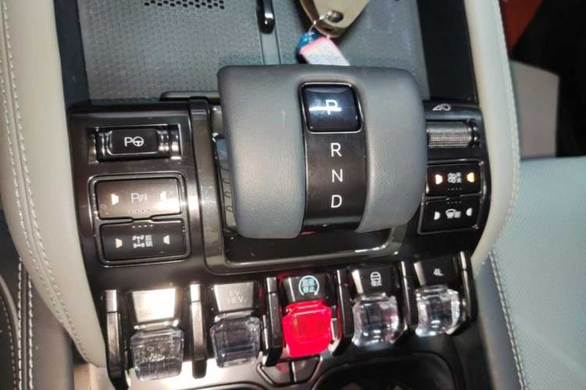Used Formula Leopard 5 2023 Explore Edition Gear Lever