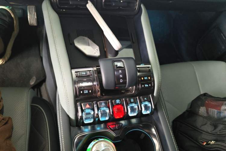 Used Formula Leopard 5 2023 Navigator Edition Gear Lever