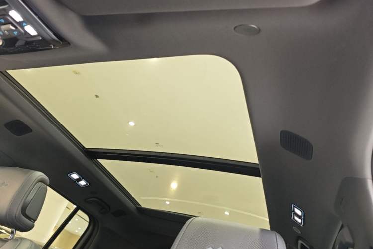 Used Formula Leopard 5 2023 Navigator Edition Headliner