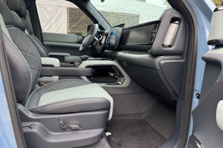 Used Formula Leopard 5 2023 Explore Edition Interior 1