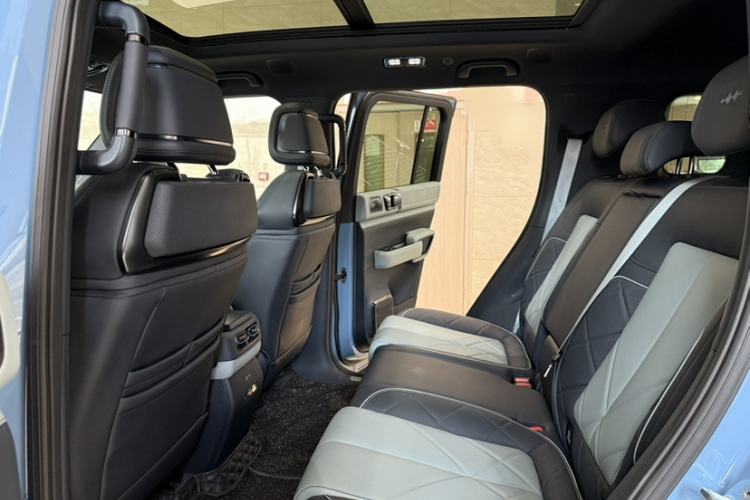 Used Formula Leopard 5 2023 Navigator Edition Interior 12