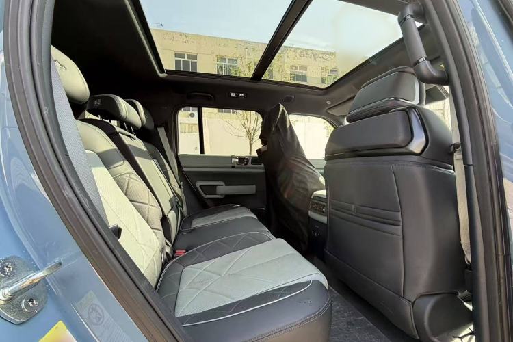 Used Formula Leopard 5 2023 Navigator Edition Interior 2