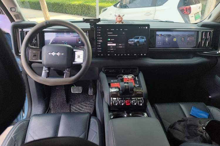 Used Formula Leopard 5 2023 Navigator Edition Interior 2