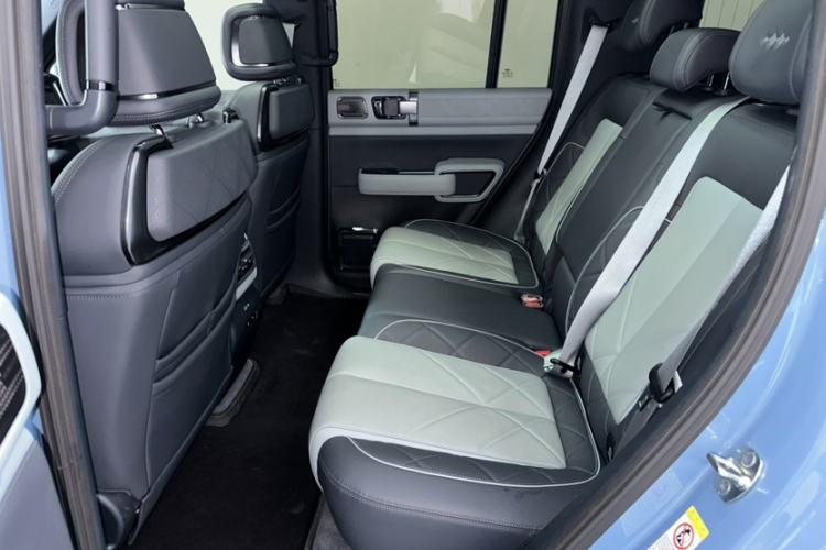Used Formula Leopard 5 2023 Navigator Edition Interior 2