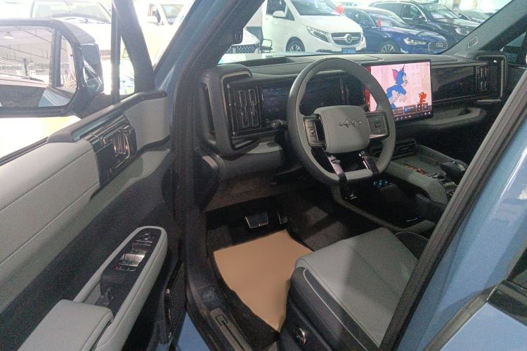 Used Formula Leopard 5 2023 Navigator Edition Interior 3