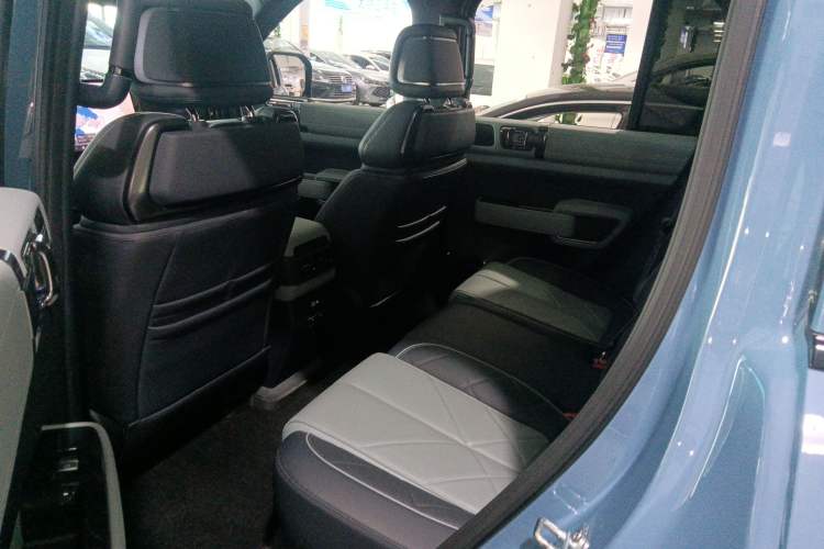 Used Formula Leopard 5 2023 Navigator Edition Interior 4