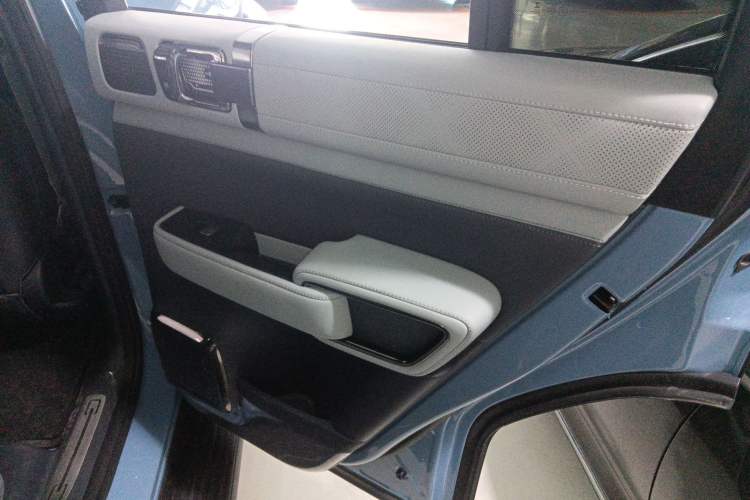 Used Formula Leopard 5 2023 Navigator Edition Interior 6