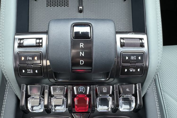 Used Formula Leopard 5 2023 Explore Edition Interior 6