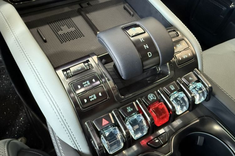 Used Formula Leopard 5 2023 Navigator Edition Interior 6