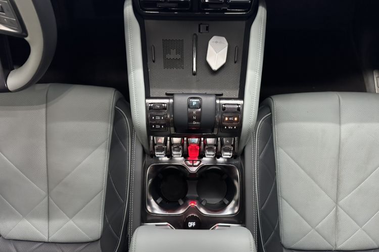 Used Formula Leopard 5 2023 Navigator Edition Interior 7