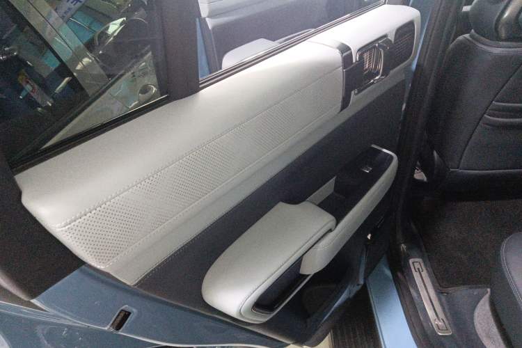 Used Formula Leopard 5 2023 Navigator Edition Interior 8