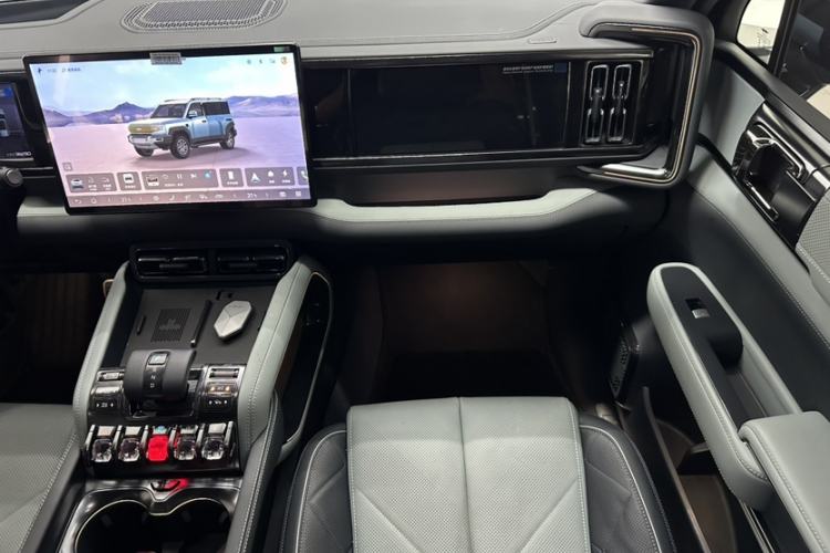 Used Formula Leopard 5 2023 Navigator Edition Interior 8