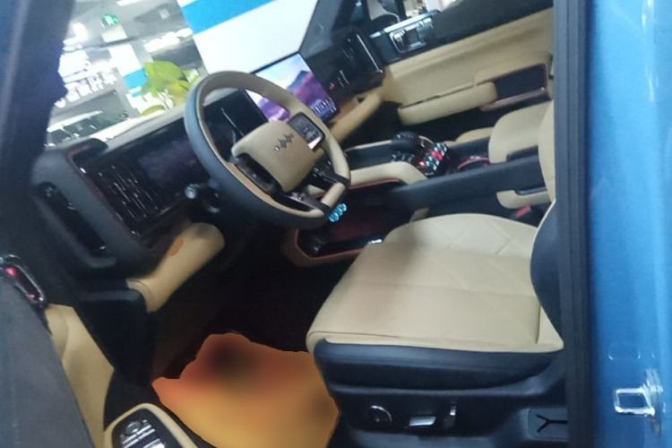 Used Formula Leopard 5 2023 Navigator Edition Left Front Seat