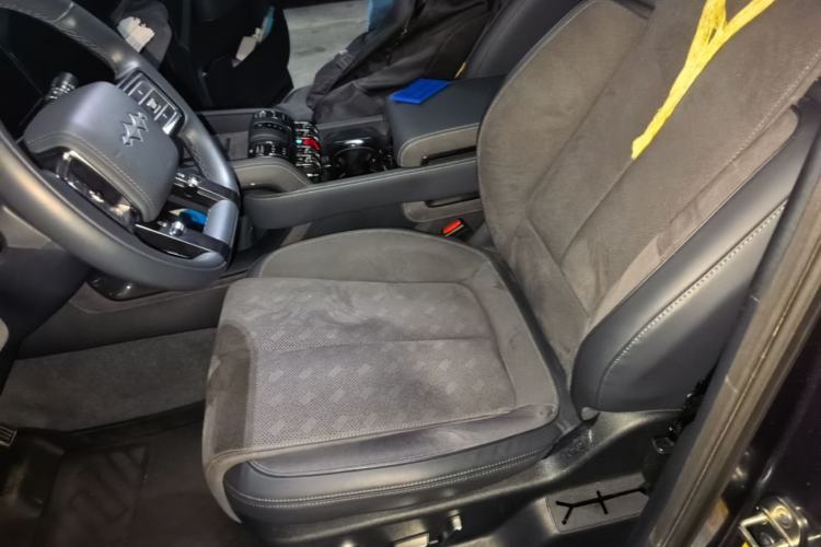 Used Formula Leopard 5 2023 Cloud Ride Flagship Edition Left Front Seat