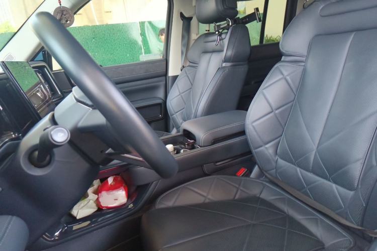 Used Formula Leopard 5 2023 Navigator Edition Left Front Seat