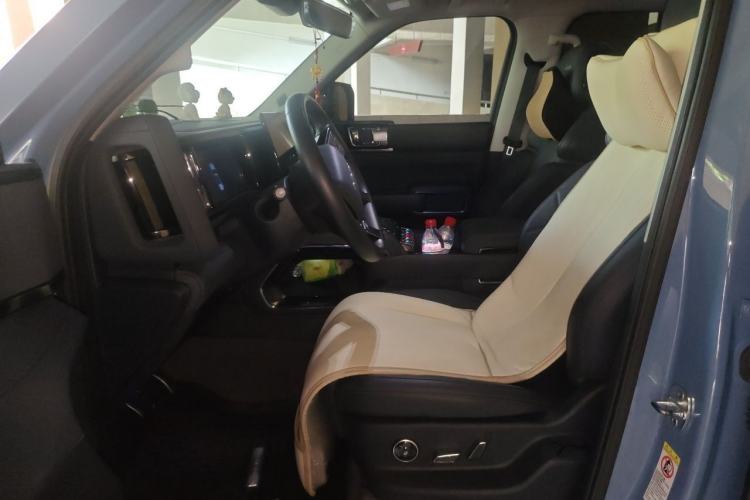 Used Formula Leopard 5 2023 Navigator Edition Left Front Seat