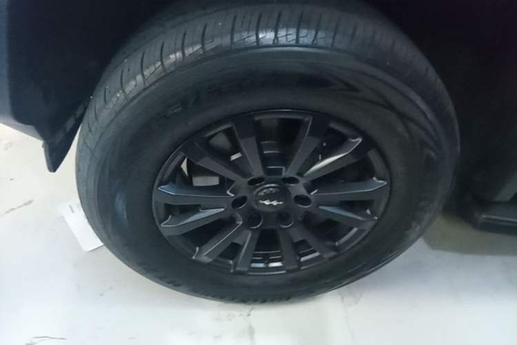 Used Formula Leopard 5 2023 Navigator Edition Left Front Wheel Hub