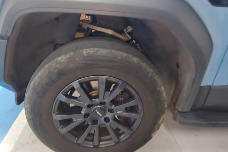 Used Formula Leopard 5 2023 Navigator Edition Left Front Wheel Hub